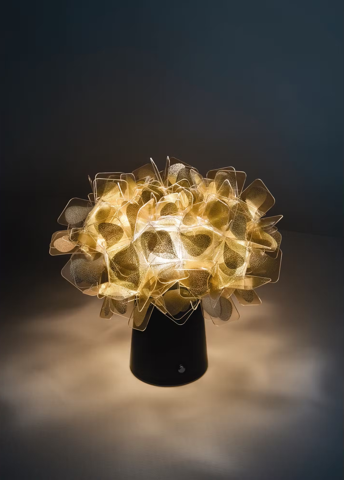 картинка Светодиодные настольные лампы Настольная лампа SLAMP Clizia CLIT000GNM000BDBLBEU