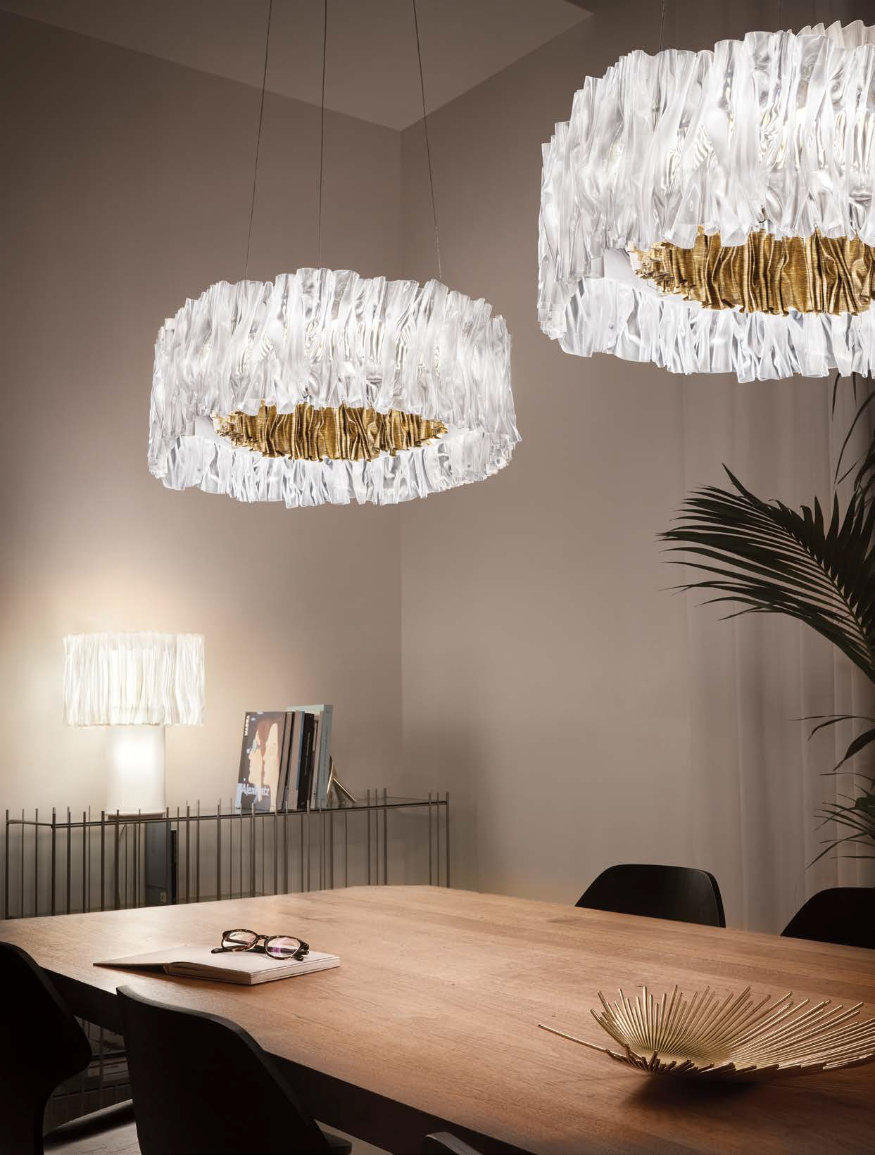 картинка Современные подвесные светильники Подвесной светильник SLAMP Accordeon ACRSM00GLD01T27NMTEU
