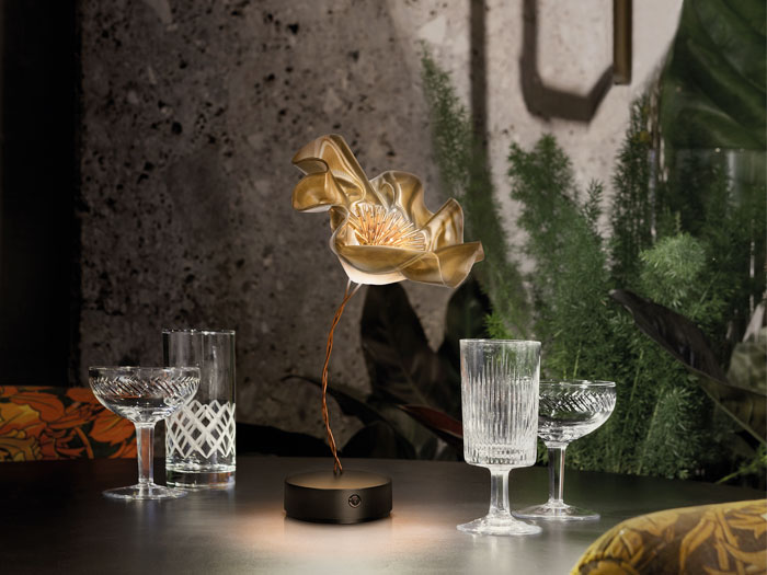 картинка Современные настольные лампы Настольная лампа SLAMP La fleur LAFT000VLV000BT000EU