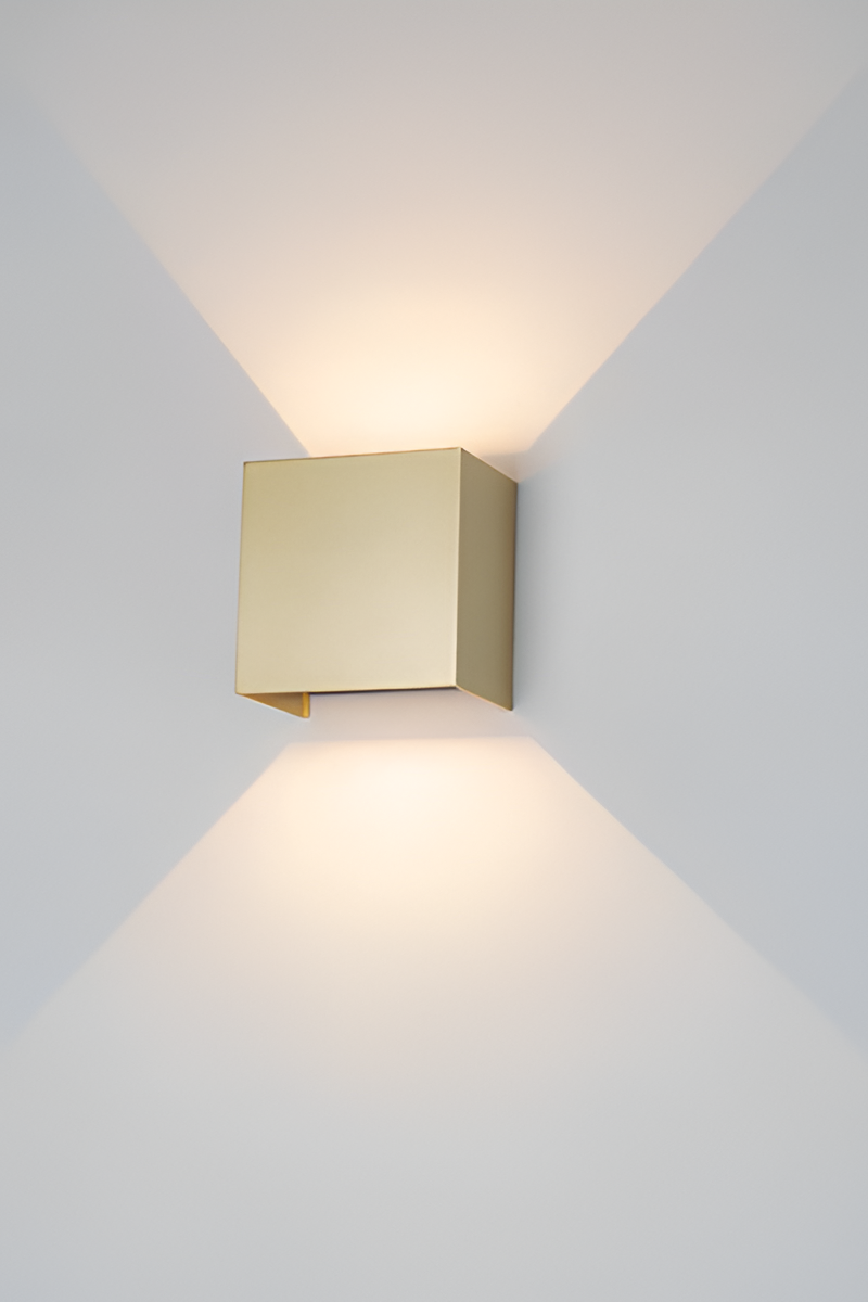 картинка Уличные настенные светильники Бра IP54 MANTRA Davos gold 9228