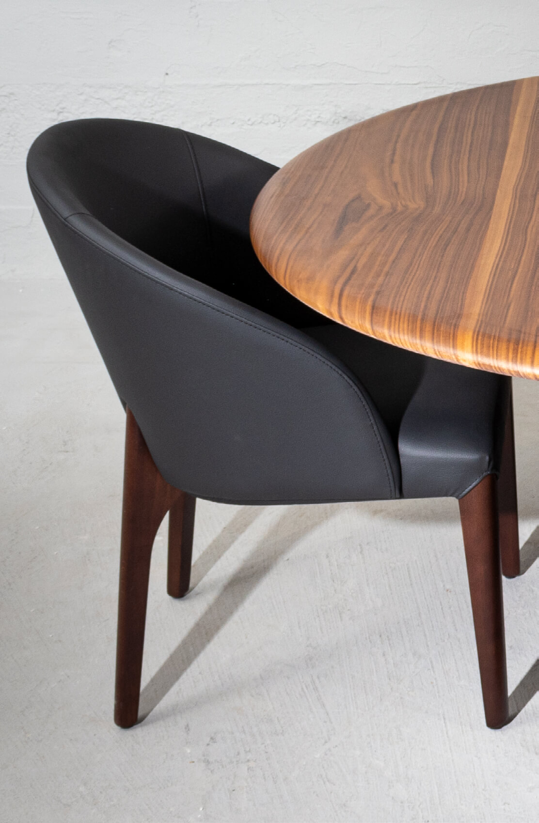 картинка Обеденные гарнитуры Стол обеденный TOGO Lotus DINING TABLE Walnut Veneer