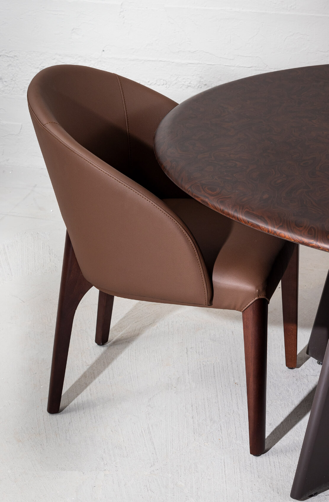 картинка Обеденные гарнитуры Стол обеденный TOGO Lotus DINING TABLE Root Veneer