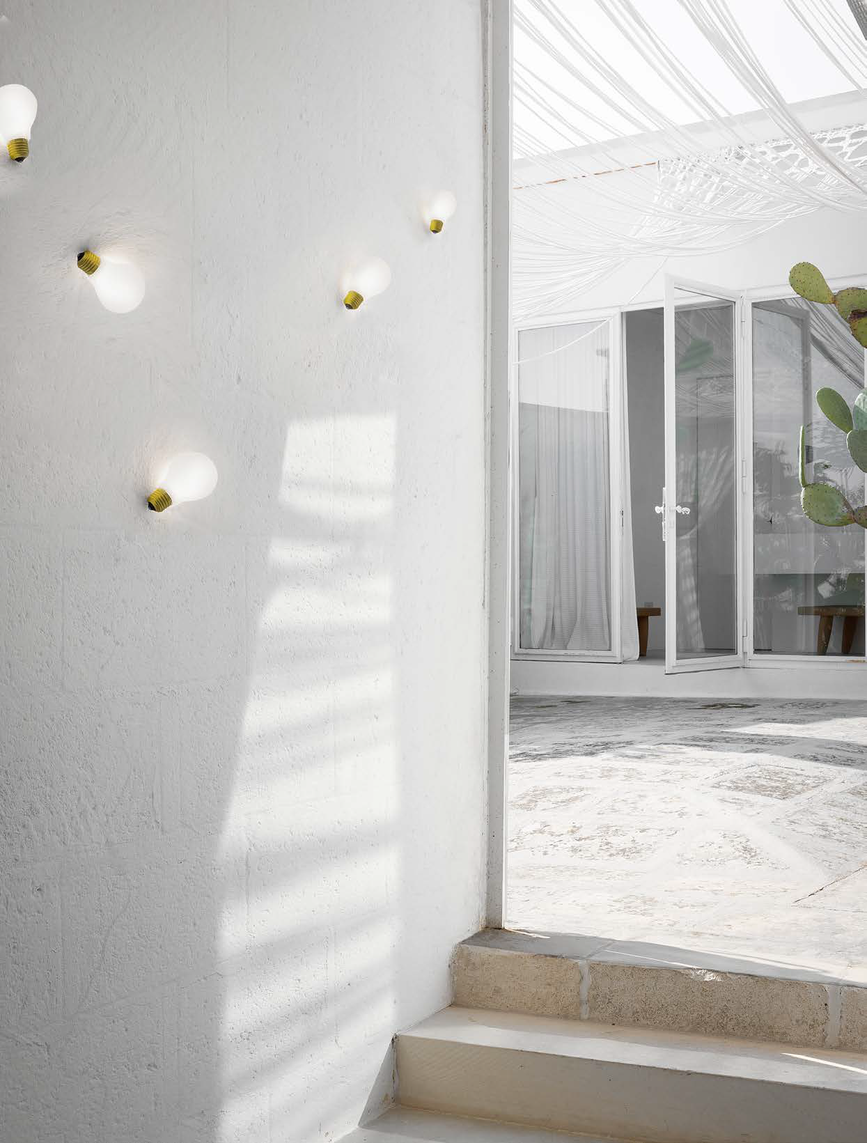 картинка Современные бра Бра SLAMP Idea IDEW000WHT000RD000EU