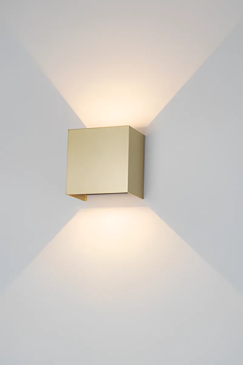 картинка Уличные настенные светильники Бра IP54 MANTRA Davos gold 9228
